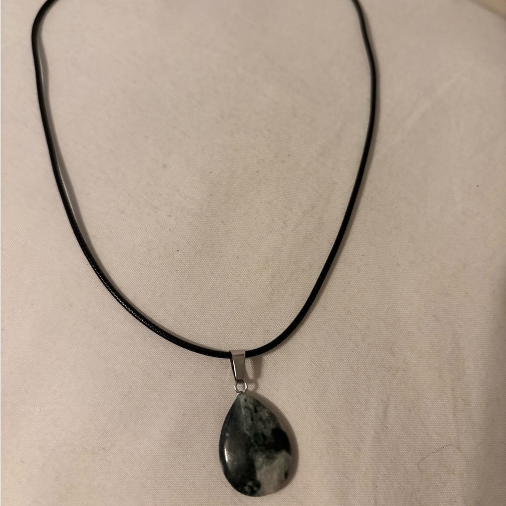 Elegant Black and Silver Pendant Necklace
